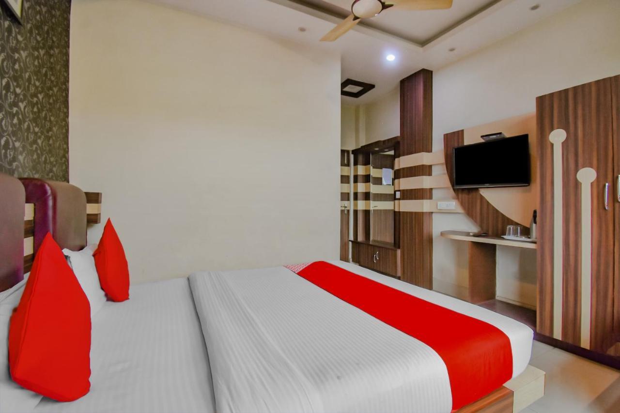Oyo 1851 Hotel Sefali Deluxe โกลกาตา ภายนอก รูปภาพ