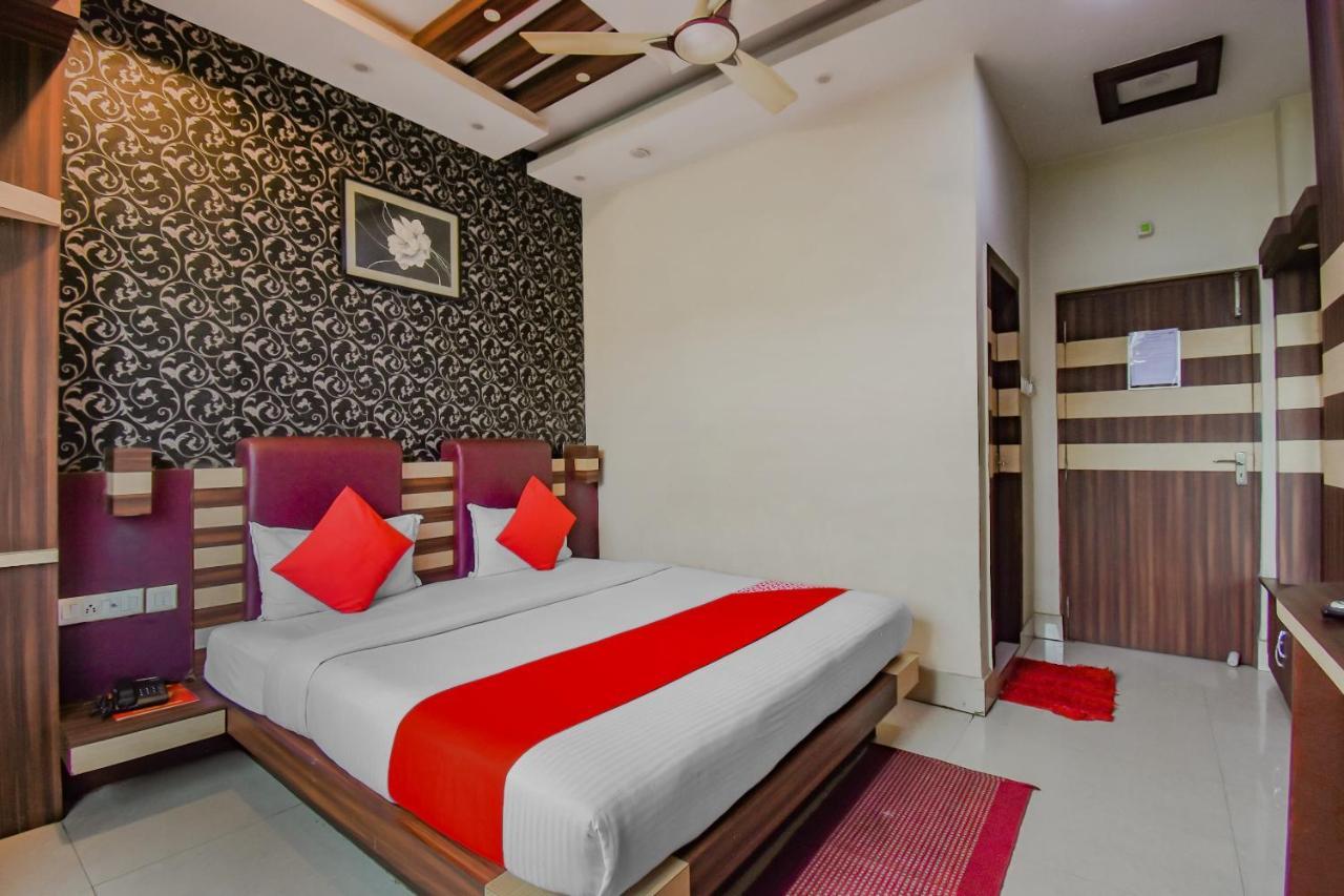 Oyo 1851 Hotel Sefali Deluxe โกลกาตา ภายนอก รูปภาพ